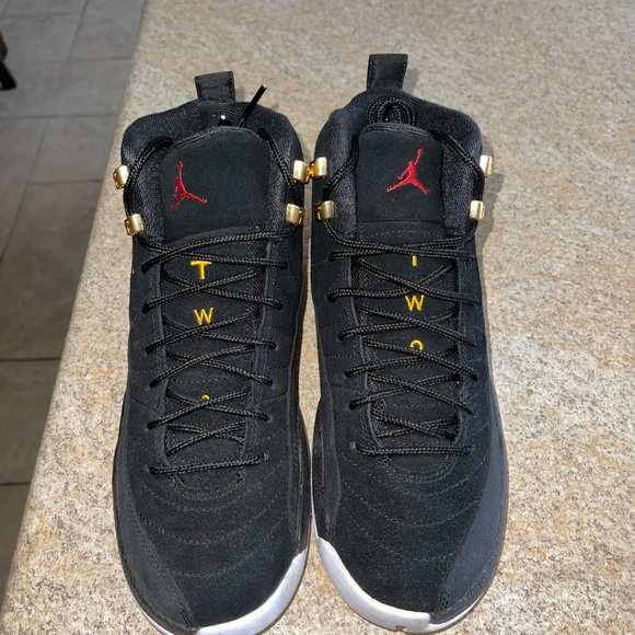 JORDAN 12’S REVERSE TAXI 7Y GS - Picture 2 of 4
